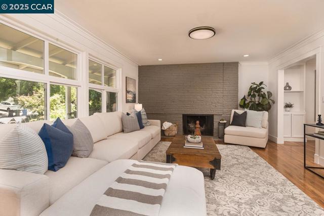 881 Autumn Dr, Walnut Creek CA: https://media.crmls.org/mediaz/348312cf-44ab-4e43-b63c-41cff01ee645.jpg