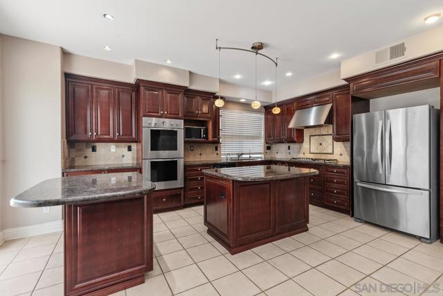 11357 Wills Creek Rd, San Diego CA: https://media.crmls.org/mediaz/3483170e-3c00-414b-94ba-6b659fae90eb.jpg
