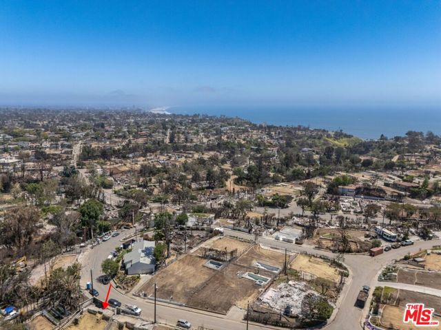 16521 Las Casas Place, Pacific Palisades CA: https://media.crmls.org/mediaz/34834530-b014-4545-be31-b11e307da798.jpg
