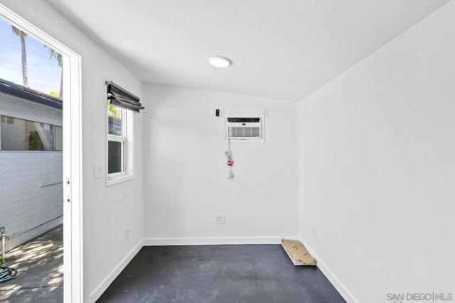 4877 Lorraine Dr, San Diego CA: https://media.crmls.org/mediaz/34837258-efe0-4230-96df-558d16f49cf5.jpg