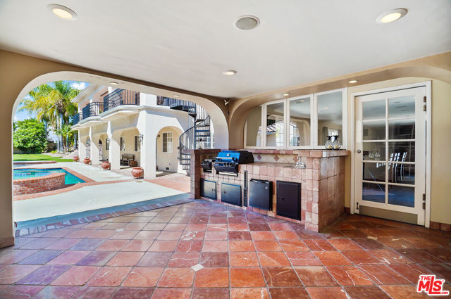 Image 37 of 58 For 10655 Camarillo Street