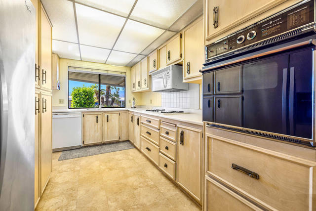 73470 Desert Greens N Drive, Palm Desert CA: https://media.crmls.org/mediaz/348431f4-5cf9-4f78-a87c-38e81af012e9.jpg