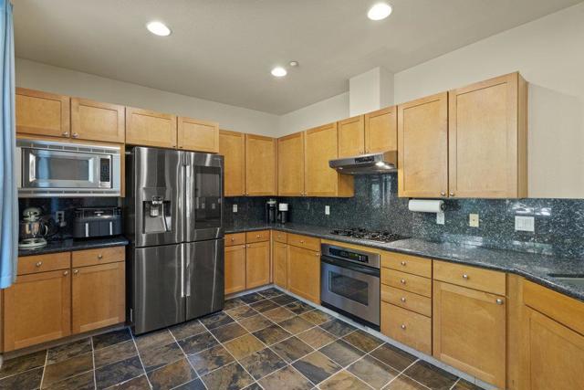 978 Martin Trail, Daly City CA: https://media.crmls.org/mediaz/34845209-adaa-427c-bc54-7322cce4b505.jpg