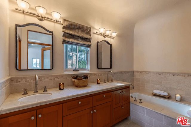 202 Canada Street, Ojai CA: https://media.crmls.org/mediaz/3484aaa4-7b0e-4286-a34a-94e7cb571820.jpg