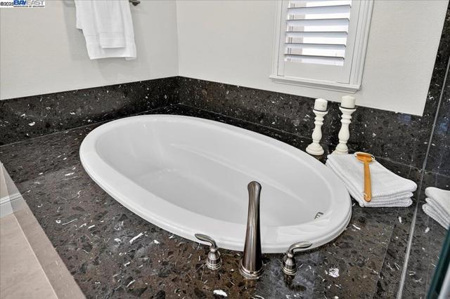 7829 Ridgeline Place, Dublin CA: https://media.crmls.org/mediaz/3484b333-d8ec-4dfb-a0f8-c75cd866dce4.jpg