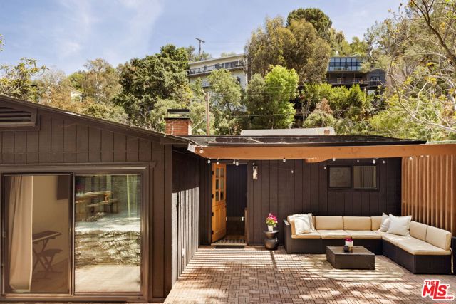 8329 Kirkwood Drive, Los Angeles CA: https://media.crmls.org/mediaz/3484f56d-8c4c-4178-9fbd-10eb45b8879d.jpg