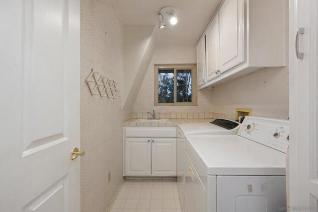 10575 Spruce Grove Ave, San Diego CA: https://media.crmls.org/mediaz/3485104f-1972-4e53-bc32-519676b18a54.jpg