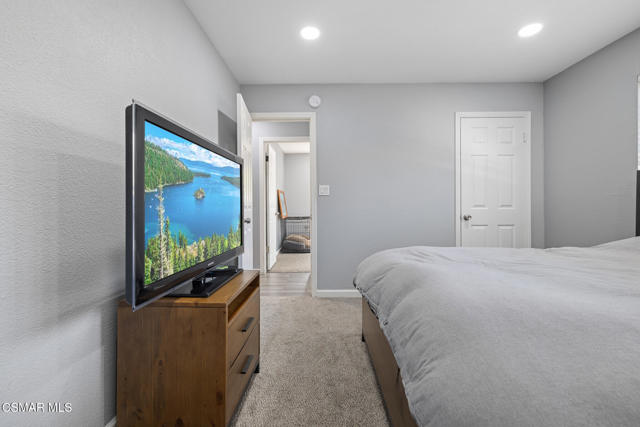 789 Glen Oaks Road, Thousand Oaks CA: https://media.crmls.org/mediaz/34852293-951b-42e0-9820-d7cd8bc6120b.jpg
