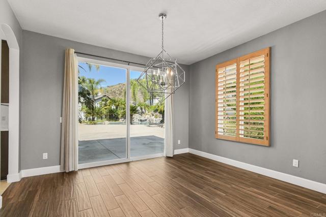 Detail Gallery Image 14 of 72 For 3156 Willow Creek Pl, Escondido,  CA 92027 - 5 Beds | 4 Baths