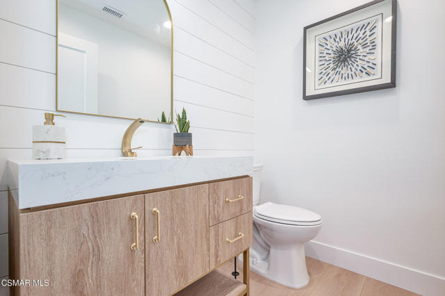 674 Lautrec Court, Thousand Oaks CA: https://media.crmls.org/mediaz/3485a227-04ba-4b75-b990-59aa7d55efb6.jpg