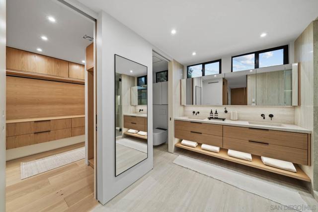 7376 Fay Ave, La Jolla CA: https://media.crmls.org/mediaz/3485bdcb-9e1d-469d-8e5e-2e7080e7581e.jpg