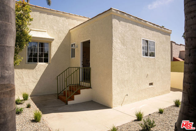 2300 Pisani Place, Venice CA: https://media.crmls.org/mediaz/3485f030-16f1-4006-9447-005bb3319489.jpg