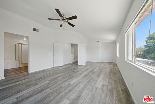 3702 Las Palmas Avenue, Palmdale CA: https://media.crmls.org/mediaz/34868066-e784-435c-80f2-53b7bcdf4c8b.jpg