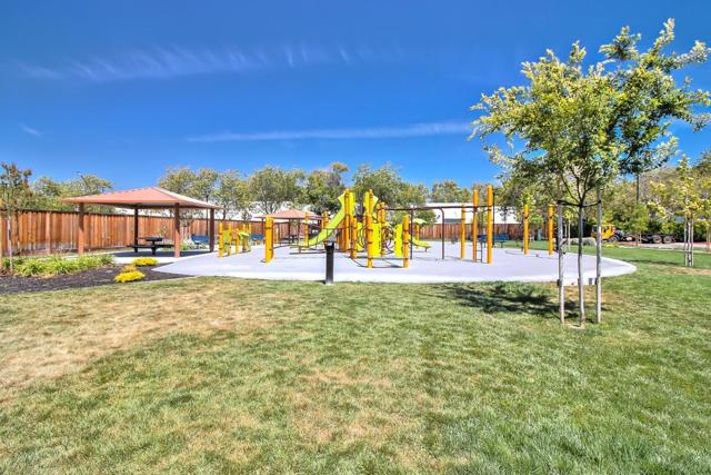 528 Odyssey Lane, Milpitas CA: https://media.crmls.org/mediaz/348691c7-3a2e-4ea9-a50a-45cf850cfad3.jpg