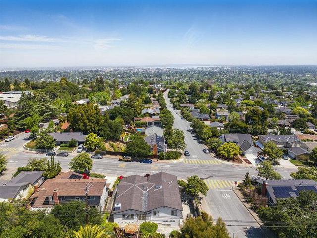 698 Emerald Hill Road, Redwood City CA: https://media.crmls.org/mediaz/3486c61f-c7f8-4c78-ba2b-f5429f18eaa7.jpg