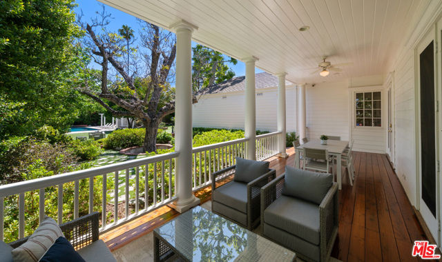5404 Topeka Drive, Tarzana CA: https://media.crmls.org/mediaz/3486f115-4931-4b7a-a385-42b5a2fa6b4b.jpg