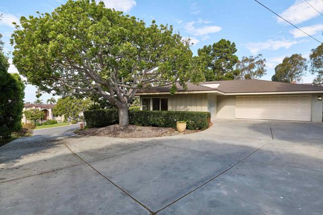 3190 Falcon Drive, Carlsbad CA: https://media.crmls.org/mediaz/348712c8-dc5b-4e56-86fa-ee9bfb9c92c8.jpg