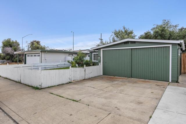 1224 Norton Street, San Mateo CA: https://media.crmls.org/mediaz/348718e7-c2fa-4a71-b514-d1a28215e996.jpg