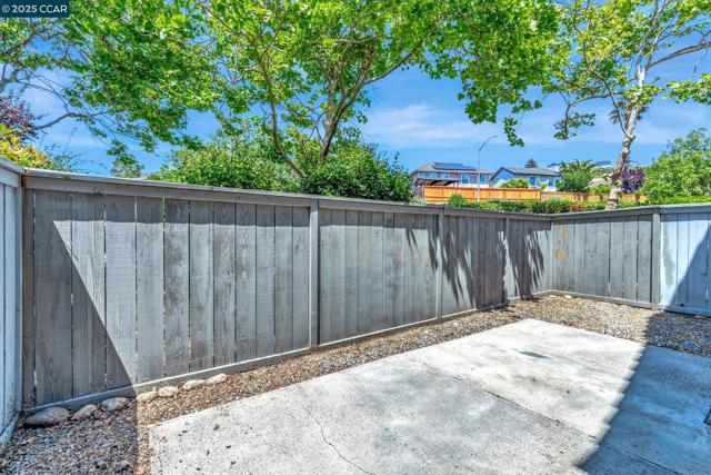 32 Shoal Dr, Vallejo CA: https://media.crmls.org/mediaz/3488ca95-d5ed-491c-b274-f49033ee94a5.jpg