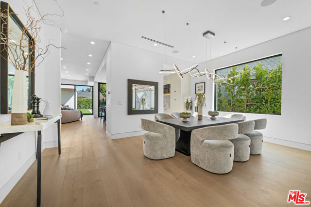 4818 Norwich Avenue, Sherman Oaks CA: https://media.crmls.org/mediaz/3488f1ac-aba0-40d2-ab88-13d884d62370.jpg