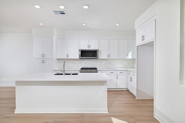 13932 Boyden Way, Mira Mesa CA: https://media.crmls.org/mediaz/348939e7-677f-4e4b-870e-0a143b5b20d6.jpg