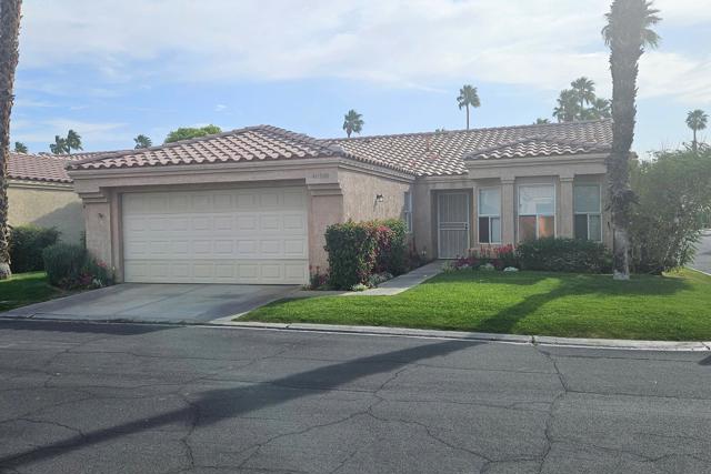 40968 Schafer Place, Palm Desert CA: https://media.crmls.org/mediaz/34895744-45a6-493b-9764-4a604bb8bb7a.jpg