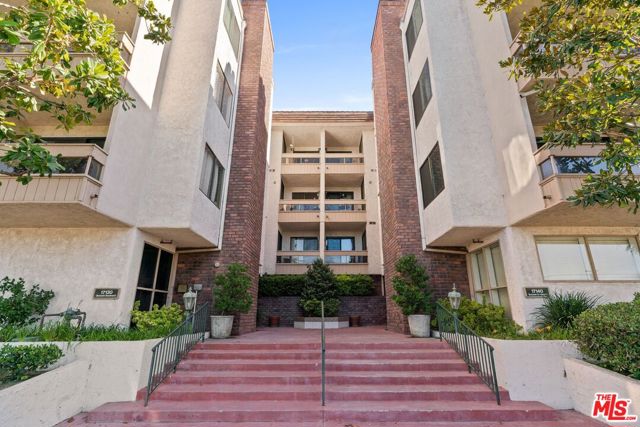 17130 Burbank Boulevard, Encino CA: https://media.crmls.org/mediaz/34895ca3-67f5-4e11-bbc9-2864b06adf02.jpg