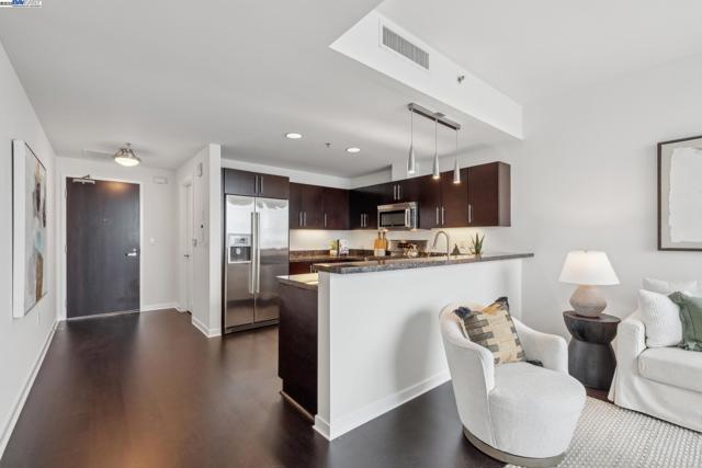 222 Broadway, Oakland CA: https://media.crmls.org/mediaz/3489d094-2977-463c-8374-ee93e4556151.jpg