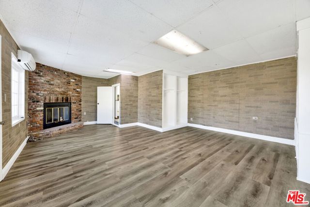 21819 Arminta Street, Canoga Park CA: https://media.crmls.org/mediaz/348af8d3-d5df-437a-95ea-54fd3c9c14fe.jpg