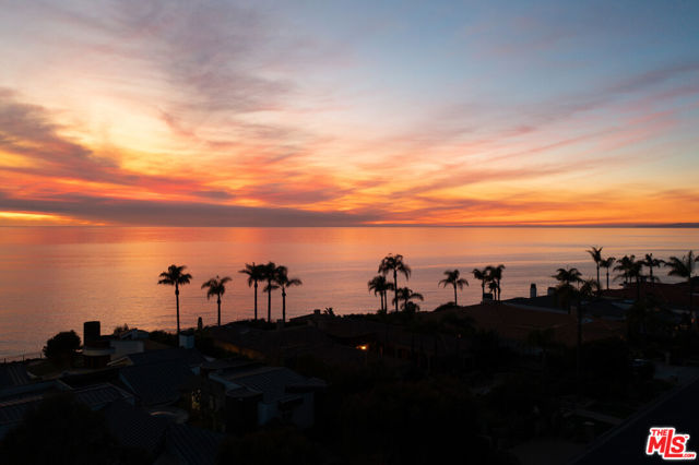 93 Laurel Drive, Rancho Palos Verdes CA: https://media.crmls.org/mediaz/348bf161-d1c3-49aa-89f4-4d5e47a8a79b.jpg