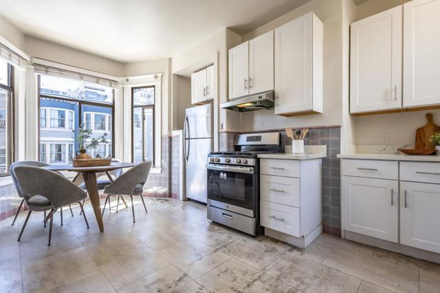 806810 Union Street, San Francisco CA: https://media.crmls.org/mediaz/348c6688-8f2d-49c3-b195-26f984684267.jpg