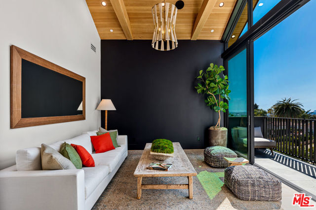 1822 N Vista Street, Los Angeles CA: https://media.crmls.org/mediaz/348c71b5-b7c0-4823-acfb-9d683e5b6580.jpg