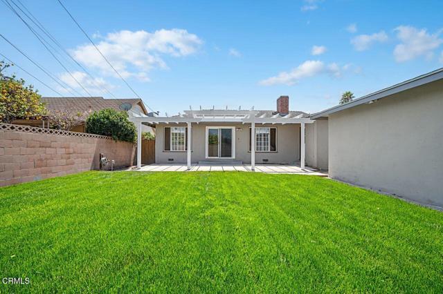 1127 Douglas Avenue, Oxnard CA: https://media.crmls.org/mediaz/348d01ef-d609-4e5e-8929-6d7b87616206.jpg