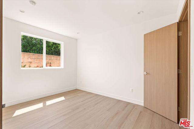 5912 Mammoth Avenue, Sherman Oaks CA: https://media.crmls.org/mediaz/348d2b07-769e-40bf-a2d1-d4eb1ef07be6.jpg