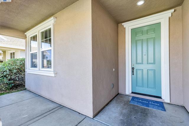 113 Silver Bell Way, Oakley CA: https://media.crmls.org/mediaz/348d7cba-244e-4c91-b53d-5c21c4707a42.jpg