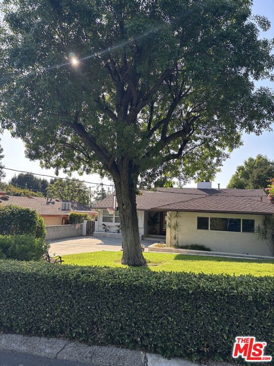 22491 Domingo Road, Woodland Hills CA: https://media.crmls.org/mediaz/348dd85f-f4d2-4a02-a91b-e2b7f32b58de.jpg
