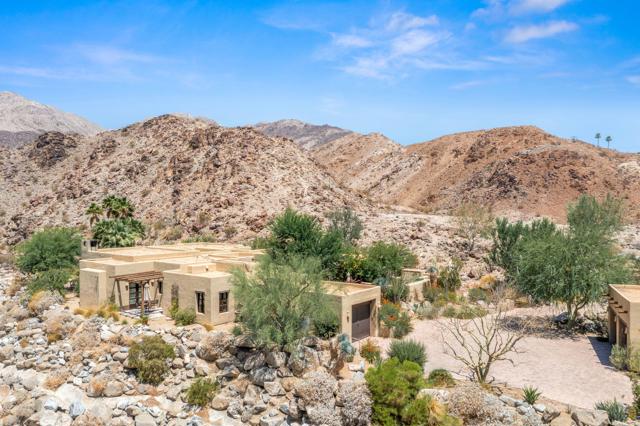 72275 Upper W Way, Palm Desert CA: https://media.crmls.org/mediaz/348e2fc3-25ec-46ea-b5d2-60c74bc297f6.jpg