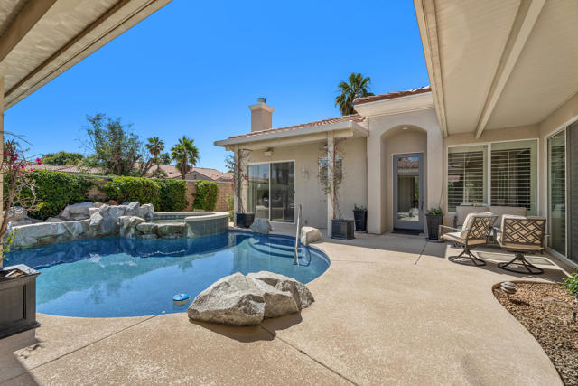 77 Clavel Court, Palm Desert CA: https://media.crmls.org/mediaz/348ed770-ebab-473b-97a0-961038af3ec4.jpg