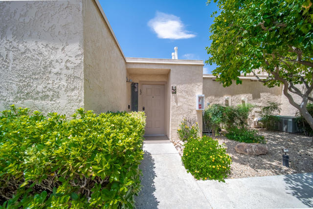 70100 Mirage Cove Drive, Rancho Mirage CA: https://media.crmls.org/mediaz/348f4573-723b-4596-b2cc-f06c5d6feb94.jpg