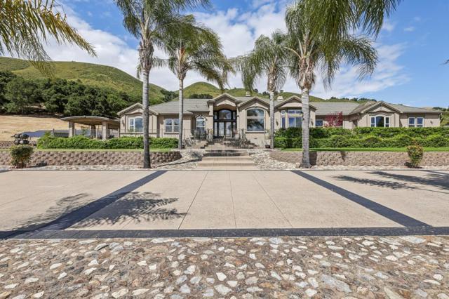 2995 Day Road, Gilroy CA: https://media.crmls.org/mediaz/348fb60d-ebde-427c-82a5-fa94c8218c53.jpg