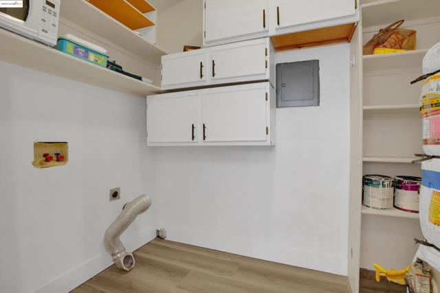 835 Villa Ter, Brentwood CA: https://media.crmls.org/mediaz/348fc415-4b43-4e8a-b812-a0e85194d238.jpg
