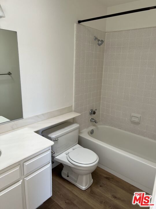 4365 Mclaughlin Avenue, Los Angeles CA: https://media.crmls.org/mediaz/349064d0-9498-4c37-98df-7dbdcd020537.jpg
