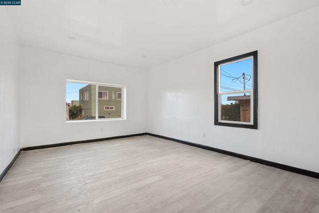 840 7th St, Richmond CA: https://media.crmls.org/mediaz/3490b739-0493-4d43-93ca-5e2596dc0f97.jpg