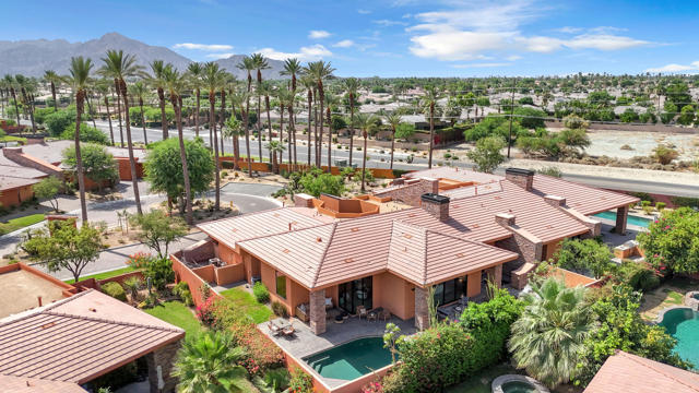 50050 Camino Privado, La Quinta CA: https://media.crmls.org/mediaz/3490faf6-21ad-4467-bb4d-06a1f25d5bd3.jpg