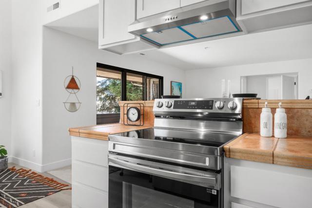 3900 Alameda Avenue, Capitola CA: https://media.crmls.org/mediaz/34912a81-9dd7-4667-909f-7781a03253e8.jpg
