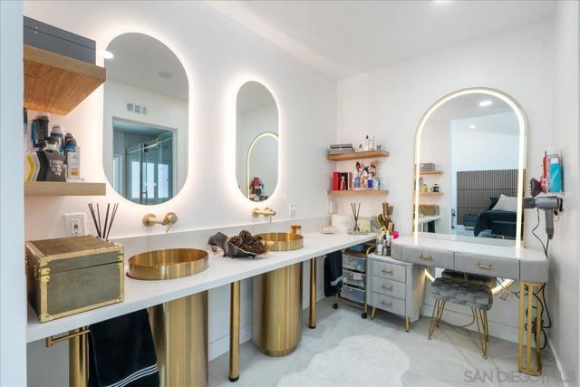 6626 Tuxedo Rd, San Diego CA: https://media.crmls.org/mediaz/34914531-edbc-468d-a676-f1d4dfc49b4b.jpg