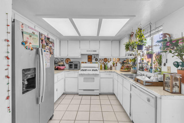 66550 San Diego Dr Drive, Desert Hot Springs CA: https://media.crmls.org/mediaz/349217f4-4757-4206-800b-eed84dbddef2.jpg