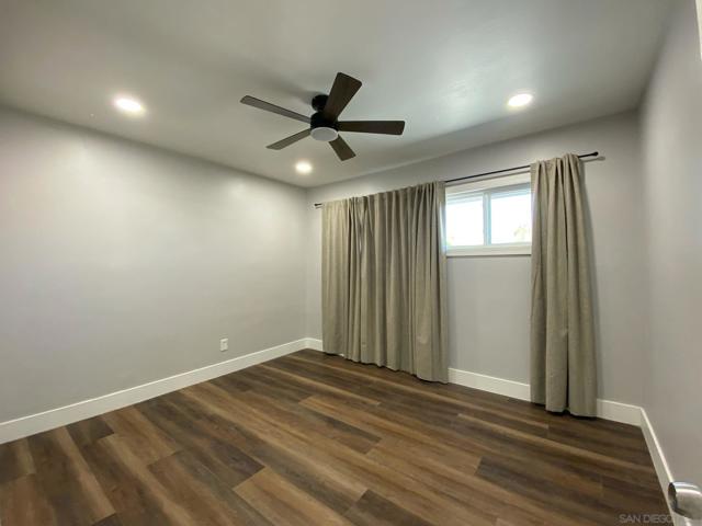 4384 Clairemont Dr, San Diego CA: https://media.crmls.org/mediaz/34924552-9ab1-4993-9a44-66091ea59258.jpg