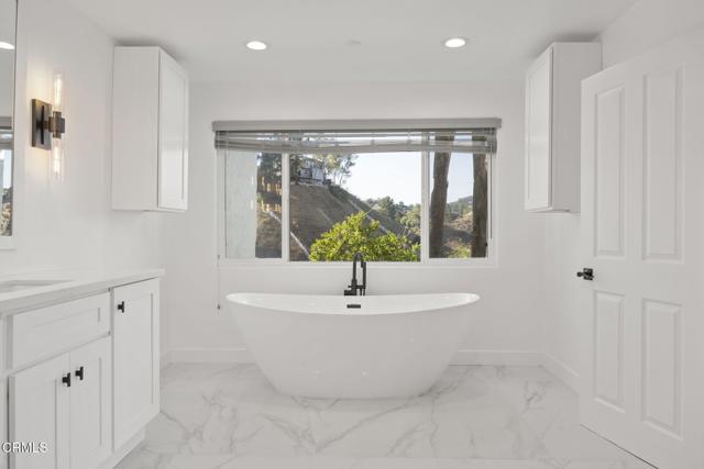 40 Saddlebow Road, Bell Canyon CA: https://media.crmls.org/mediaz/3492935b-4fe0-484b-b761-9f875957f2af.jpg