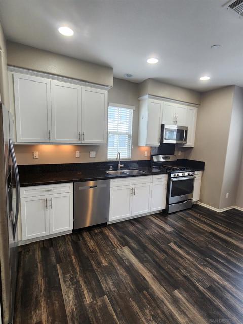 5059 Juneberry Ct, San Diego CA: https://media.crmls.org/mediaz/34944c85-2a1f-4dcf-8c1b-827b332a994e.jpg